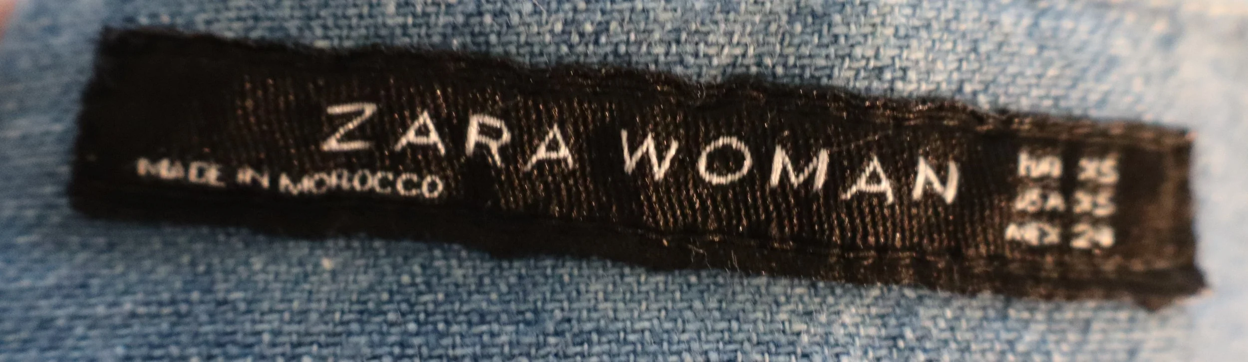 Zara - Stylish Button-Accent Denim Pants Size 2 - Image 3
