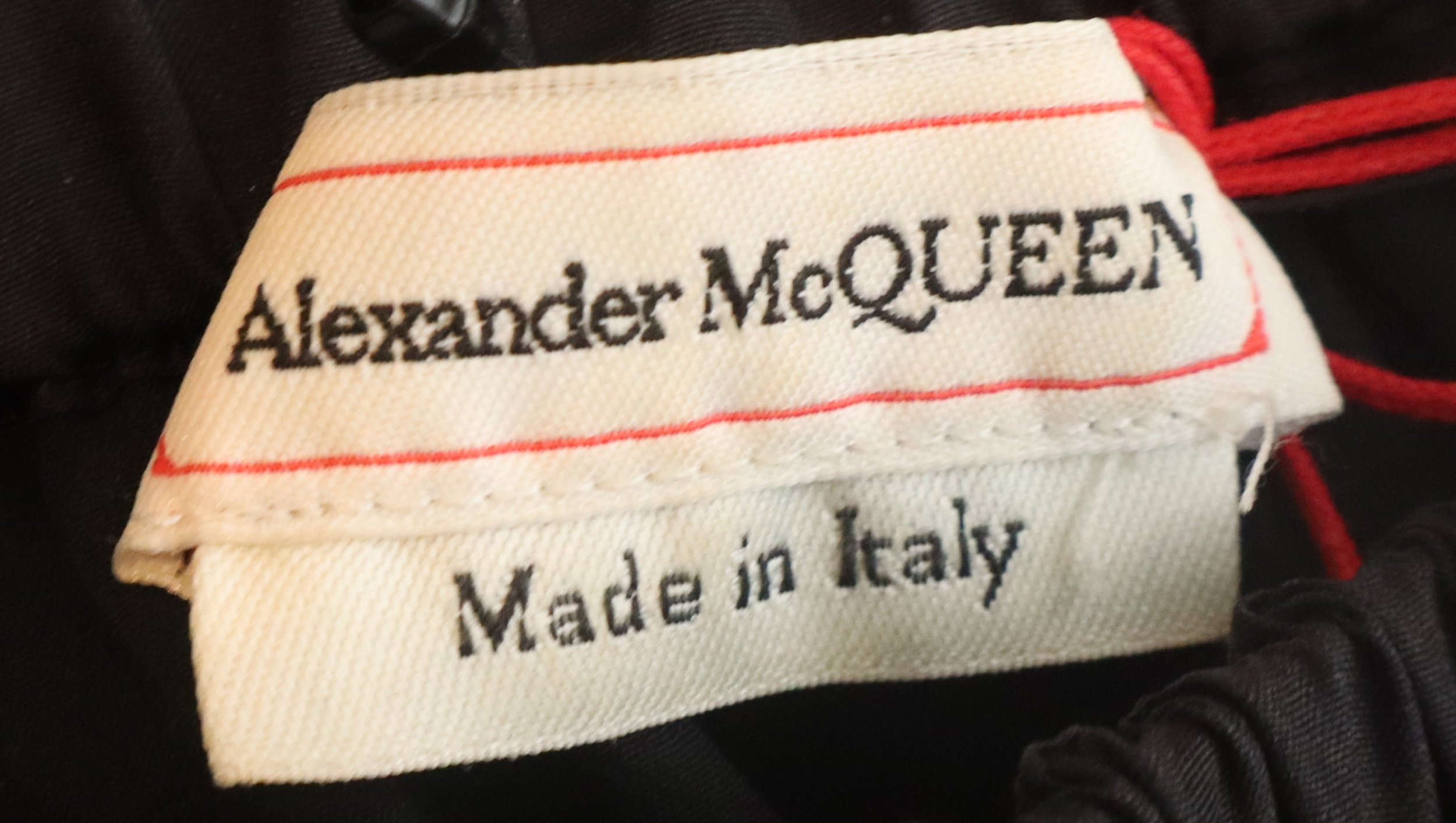 Alexander McQueen - Elegant Off-Shoulder Black Crop Top Size S - Image 3